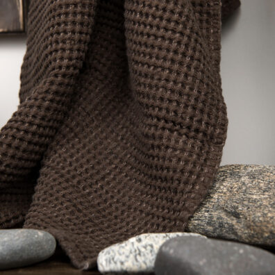 z naturalnej zmiękczanej tkaniny lnianej