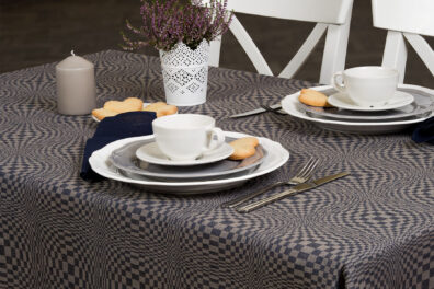 COSMAS granatowy lniany obrus w kratkę