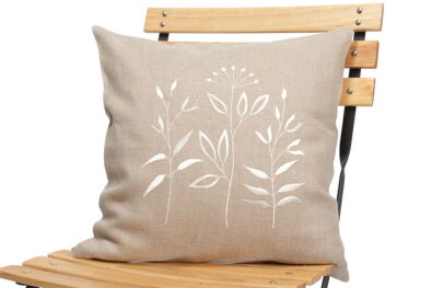 Lniana haftowana powłoczka na poduszkę.