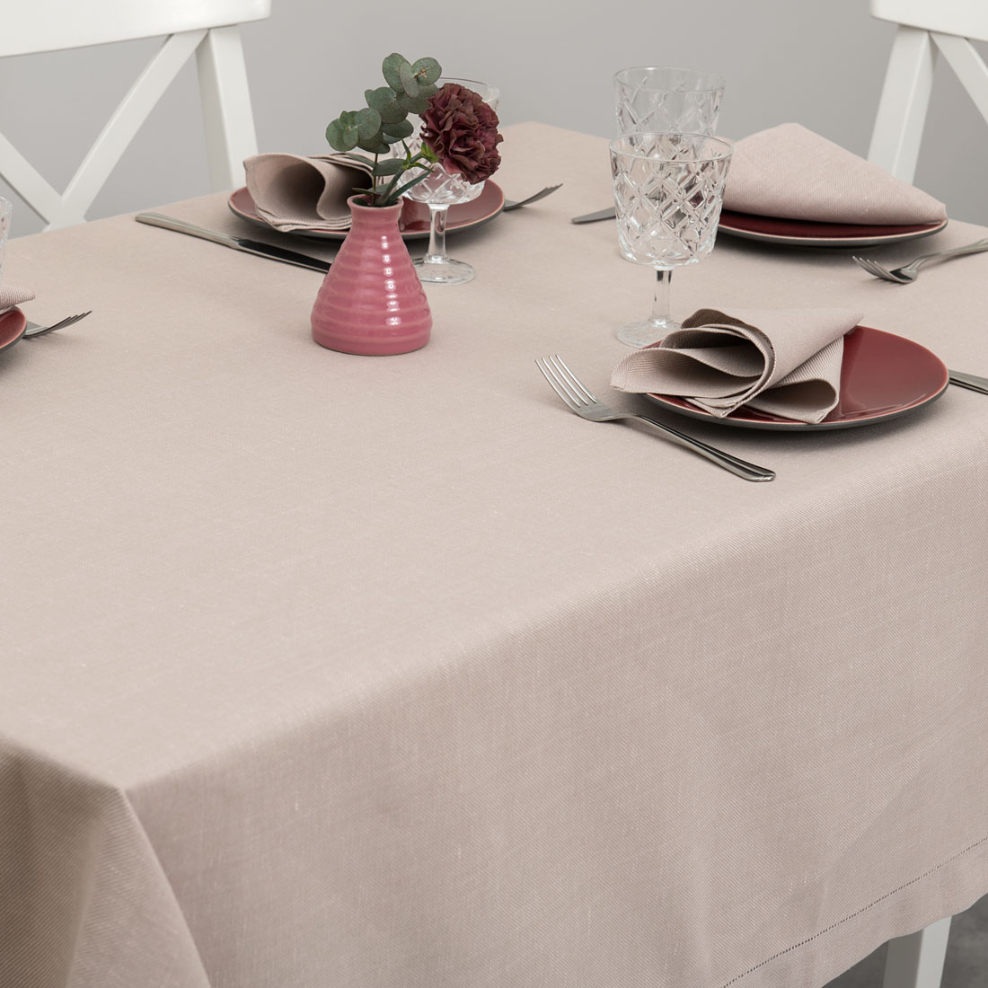 KOMA r&oacute;żowy lekko szary mereżkowany obrus