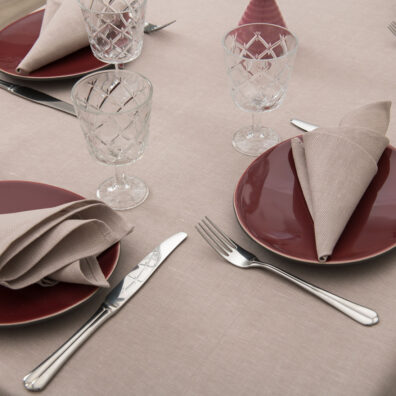 Lniano - bawełniana różowa (dusty rose) serwetka stołowa.