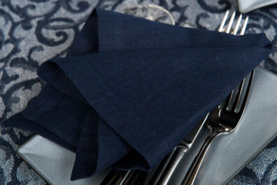 Lniana serwetka stołowa, granatowa.