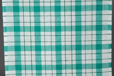 Tkanina lniano - bawełniana w zielono - białą kratkę.