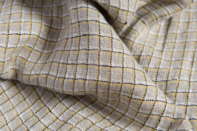 Prana tkanina szara w żółto-biało-czarną kratkę.