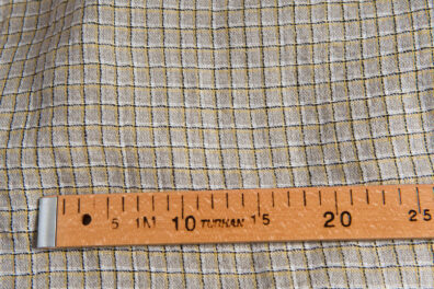 Prana tkanina lniana w kratkę.