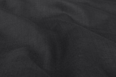 Czarna tkanina w kropki.