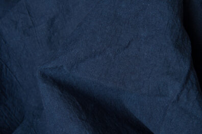 Prana tkanina lniano - bawełniana z przędzy granatowej i zielonkawej.