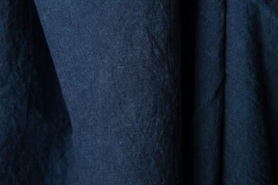 Ciemna granatowa prana tkanina lniano - bawełniana