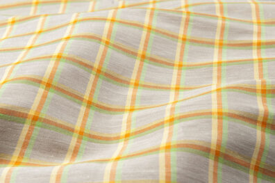 Szara tkanina w jasną kratkę.