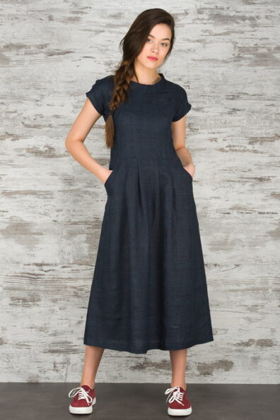 Lniana granatowa suknia midi.