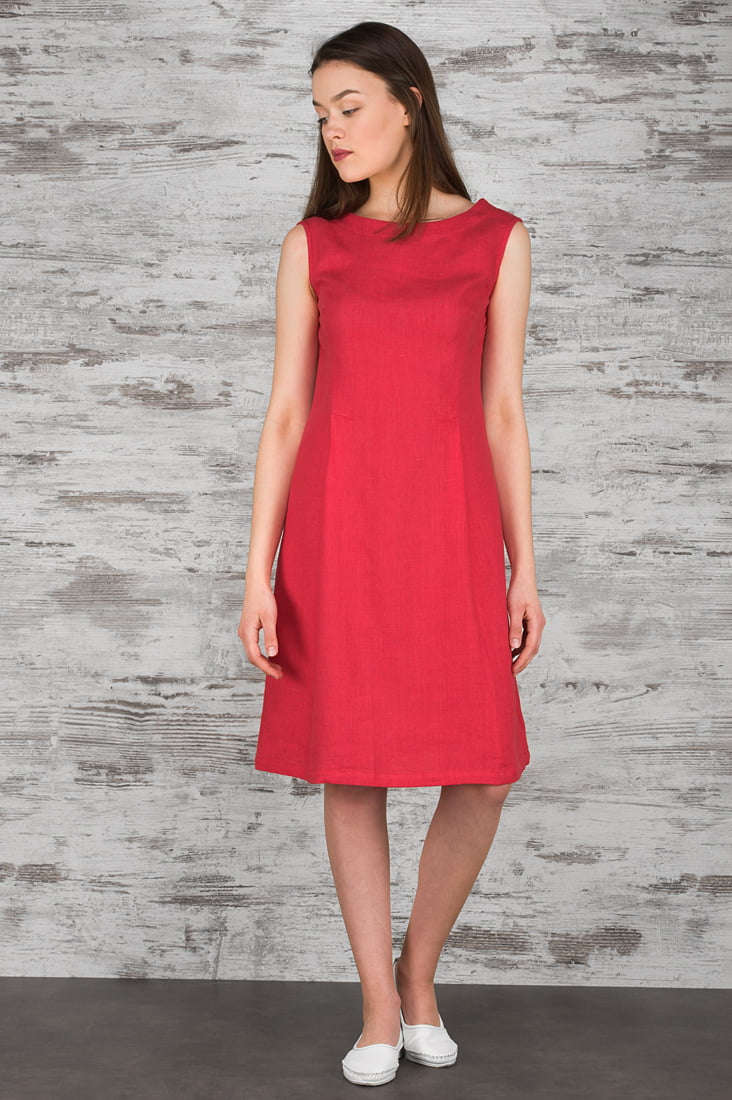 Lniana malinowa sukienka.