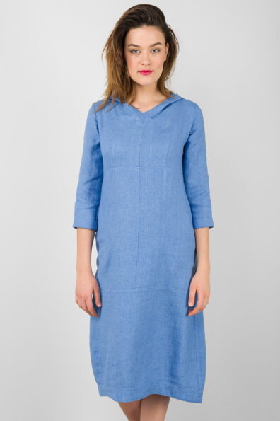Błękitna lniana sukienka.