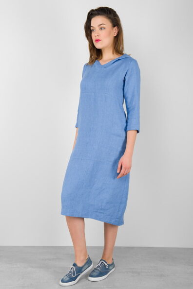Błękitna lniana sukienka.