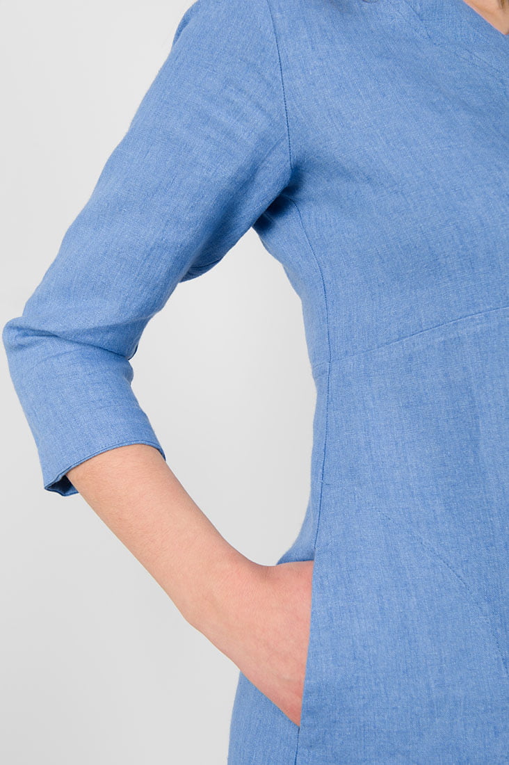 Błękitna lniana sukienka. Rękaw 3/4.