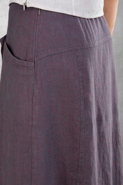 Tkanina wytkana z przędzy niebieskoszarej i fioletowobrązowej.