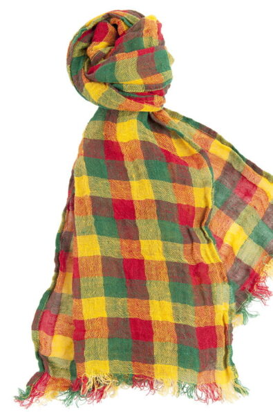 Szaliczek w żółtą, zieloną, czerwoną kratkę.