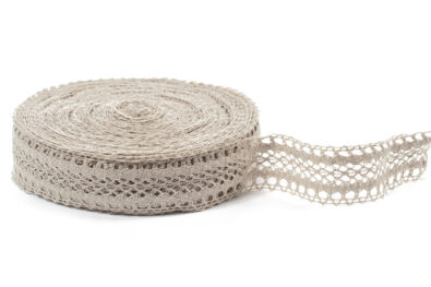 Koronka w kolorze naturalnego włókna lnianego nr 21.