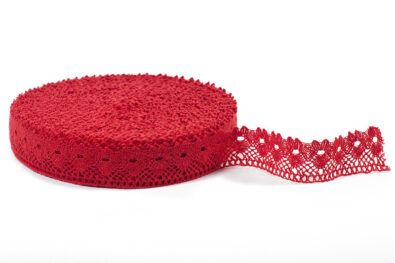 Czerwona koronka lniana wytkana we wzór kwiatowy nr 9.