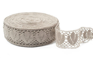 Koronka w kolorze naturalnego włókna lnianego nr 26.