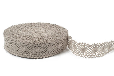 Koronka w kolorze naturalnego włókna lnianego nr 18