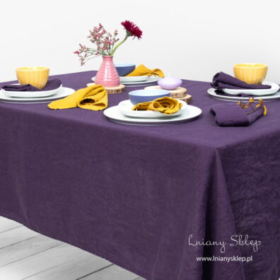 Fioletowy obrus i serwetki prany len.