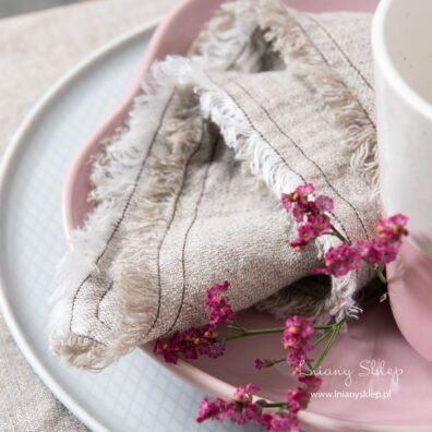 Serwetka nie wymaga prasowania.