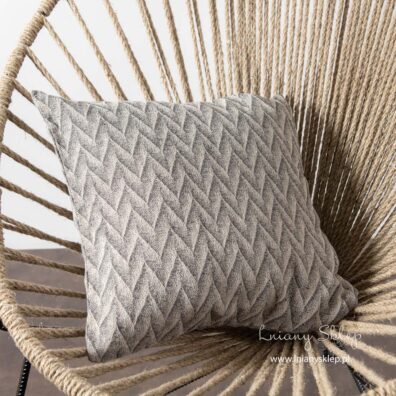 Lniana poszewka dekoracyjna w szare zygzaki.