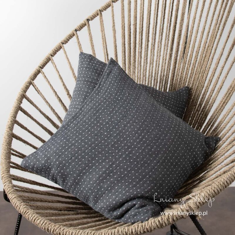 Lniana poszewka dekoracyjna szara w kropeczki.