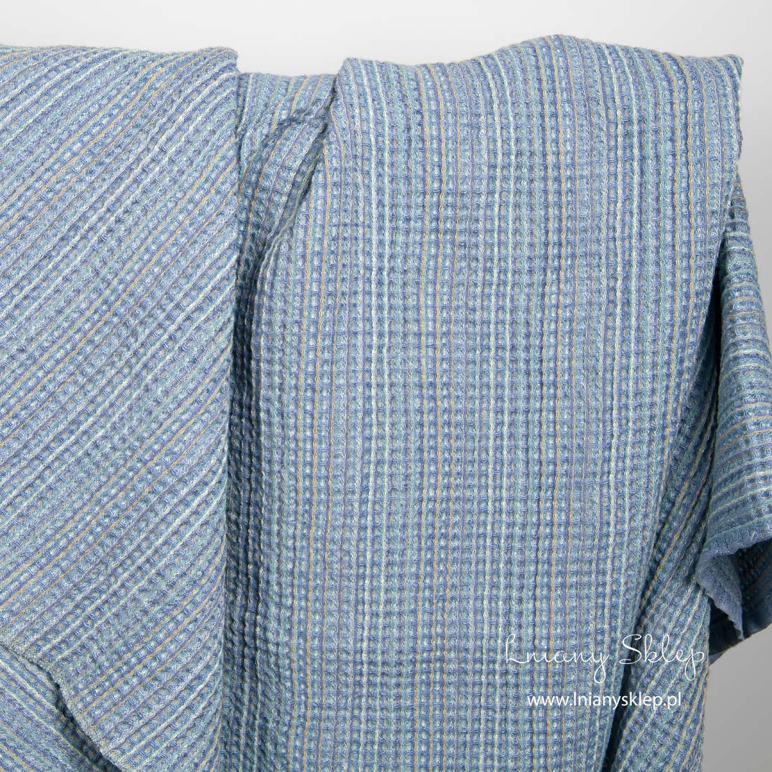 Lniano - bawełniana tkanina prana niebieska splot waflowy.