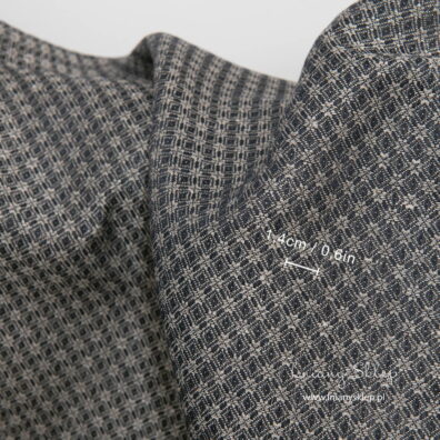 Lniano - bawełniana tkanina ciemna w drobny rzucik geometryczny.