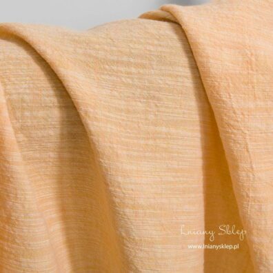 Szeroka, prana tkanina lniano – bawełniana brzoskwiniowa. Lniany Sklep.