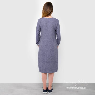 Sukienka granatowa. Widok z tyłu.