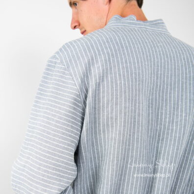 Lniany szlafrok męski szary w paski. Z pranej tkaniny lniano-bawełnianej.