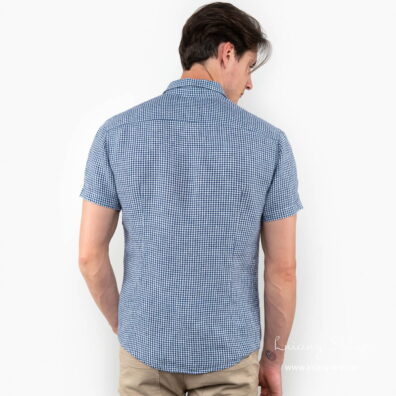 Lniana koszula męska w niebieską kratkę. Zaokrąglony dół.