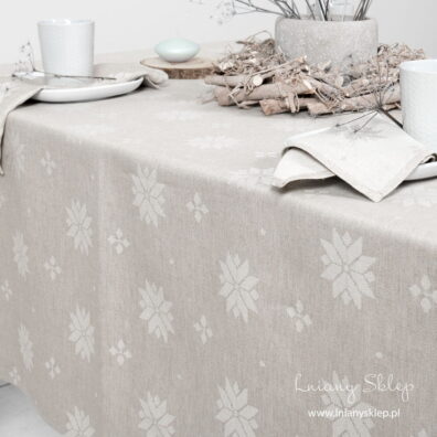 Lniano – bawełniany obrus na zimowe święta.