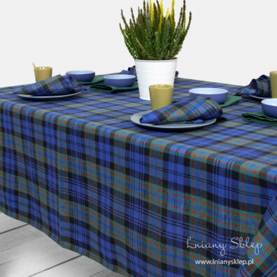 Lniano - bawełniany obrus w szkocką kratkę.