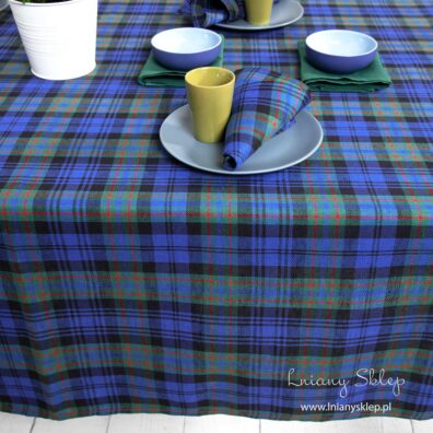Lniano - bawełniany obrus w kratkę niebiesko - zieloną.