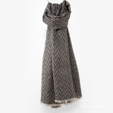 Lniany z wełną szalik czarno - piaskowy wzór. Frędzelki.