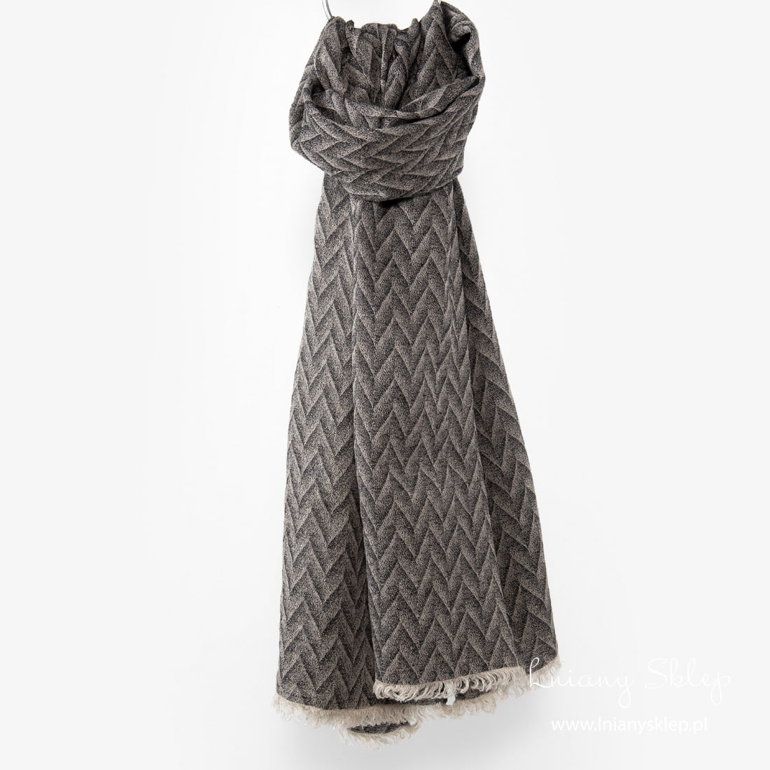 Lniany z wełną szalik czarno - piaskowy wzór. Frędzelki.