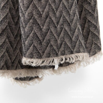 Lniany z wełną szalik czarno - piaskowy wzór. Zygzaczki 3D.