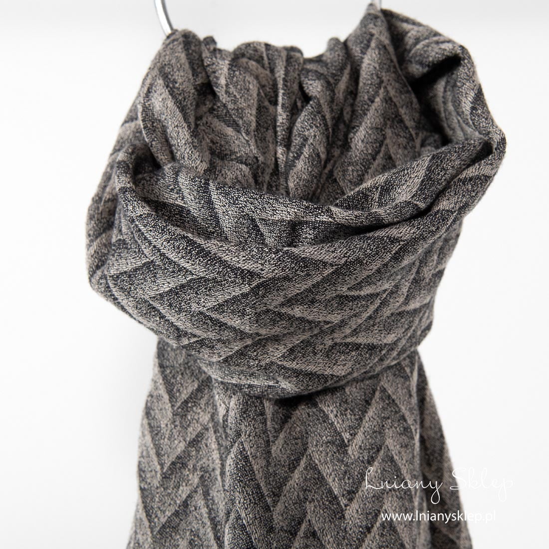 Lniany z wełną szalik czarno - piaskowy wzór.