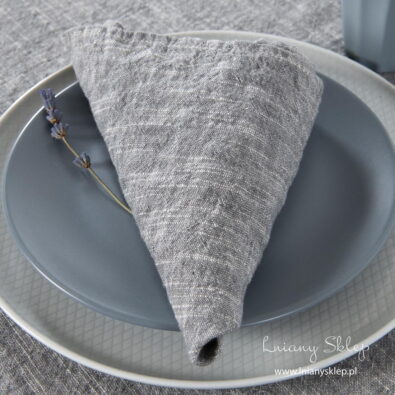 Ciemna szara serwetka, prana.