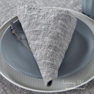 Ciemna szara serwetka, prana.