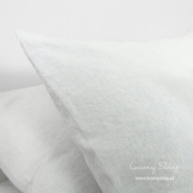 Lekko niebieski, prany len z bawełną.