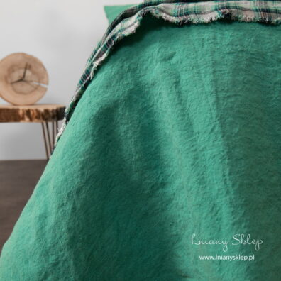 Miękki, lekko gnieciony - prany (dekatyzowany) len.