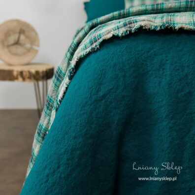Pościel z pranego lnu w kolorze ciemnego turkusu (lekki zielony odcień).