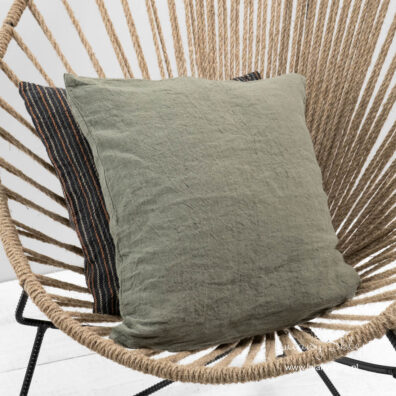 Lniana zielona poszewka na poduszkę.