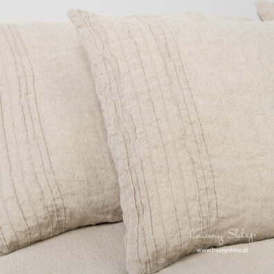 Poszewki z zaszewkami i mereżką.