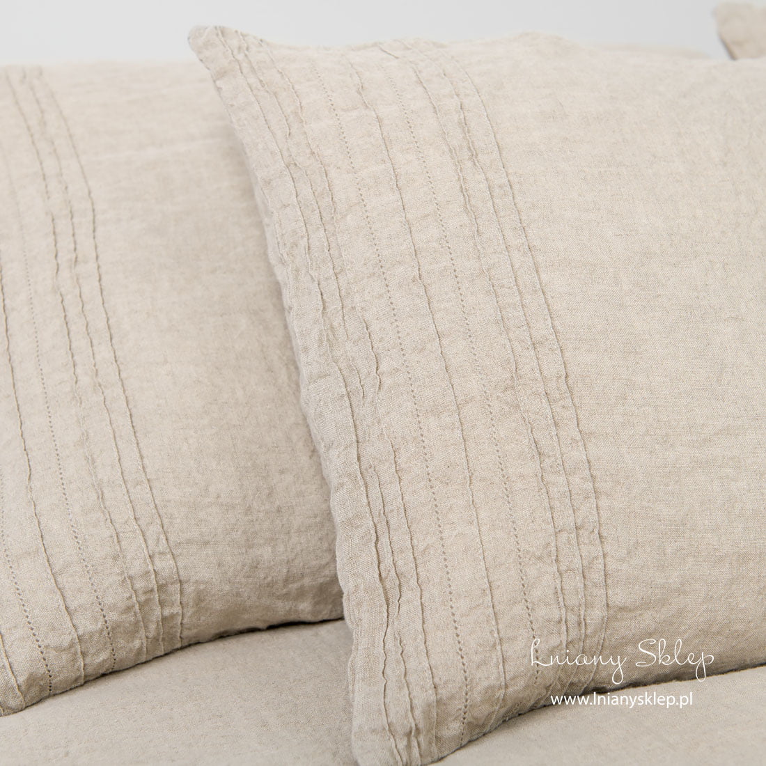 Poszewki z zaszewkami i mereżką.