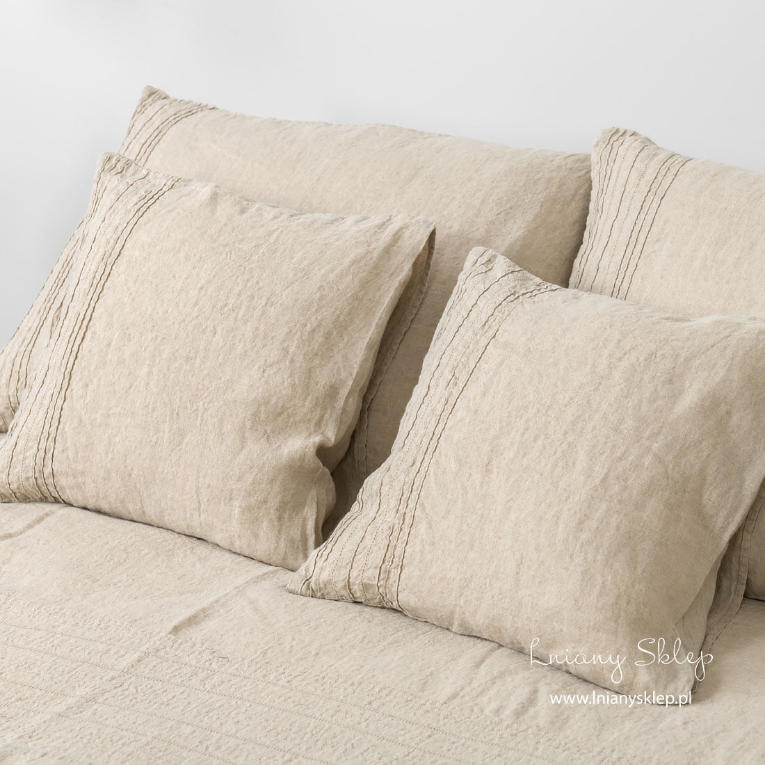 Poszwa i poszewki z zaszewkami i mereżką.